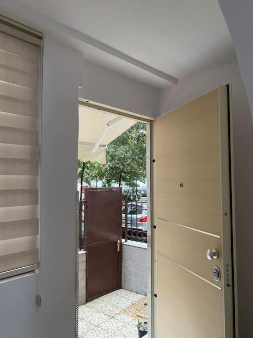 Es Apartment Tiranë Eksteriør bilde
