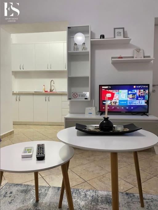 Es Apartment Tiranë Eksteriør bilde